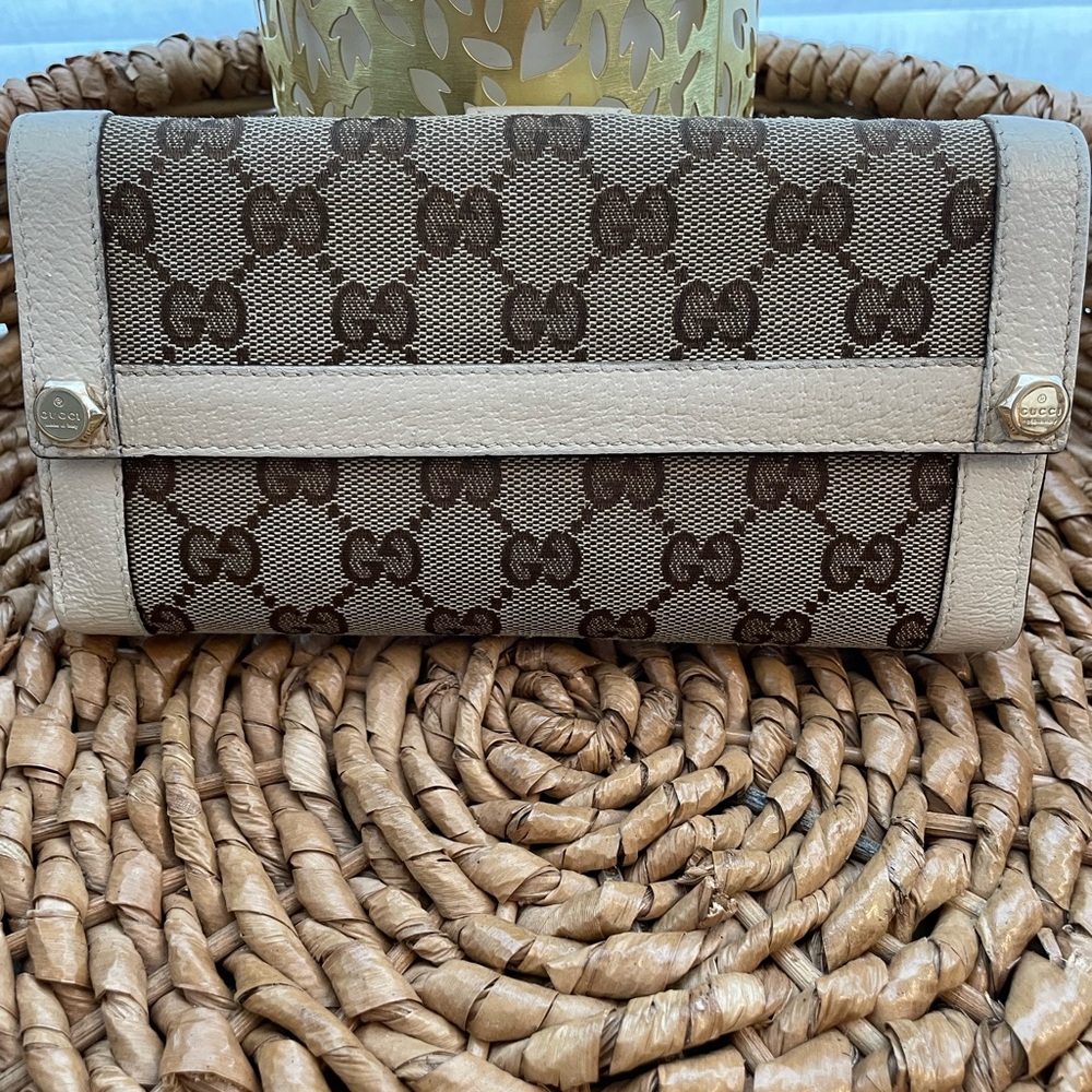🤎 Gucci Monogram Leather trim wallet 🤎